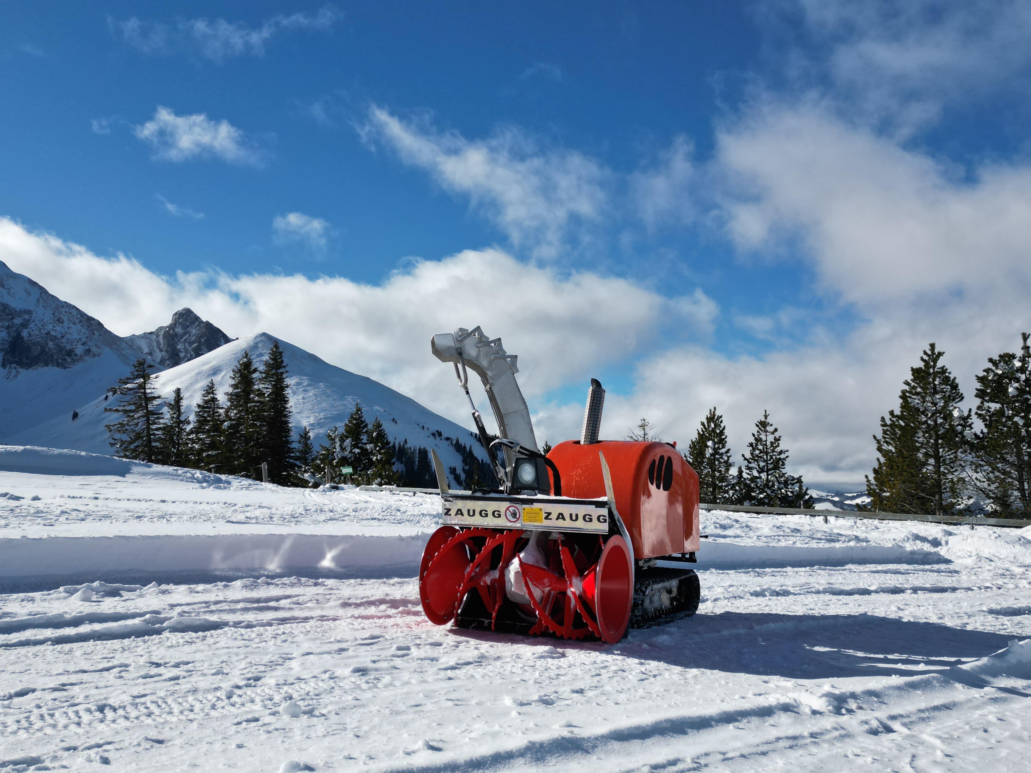Poussés: Turbo-fraises à neige avec cabine - ZAUGG AG EGGIWIL