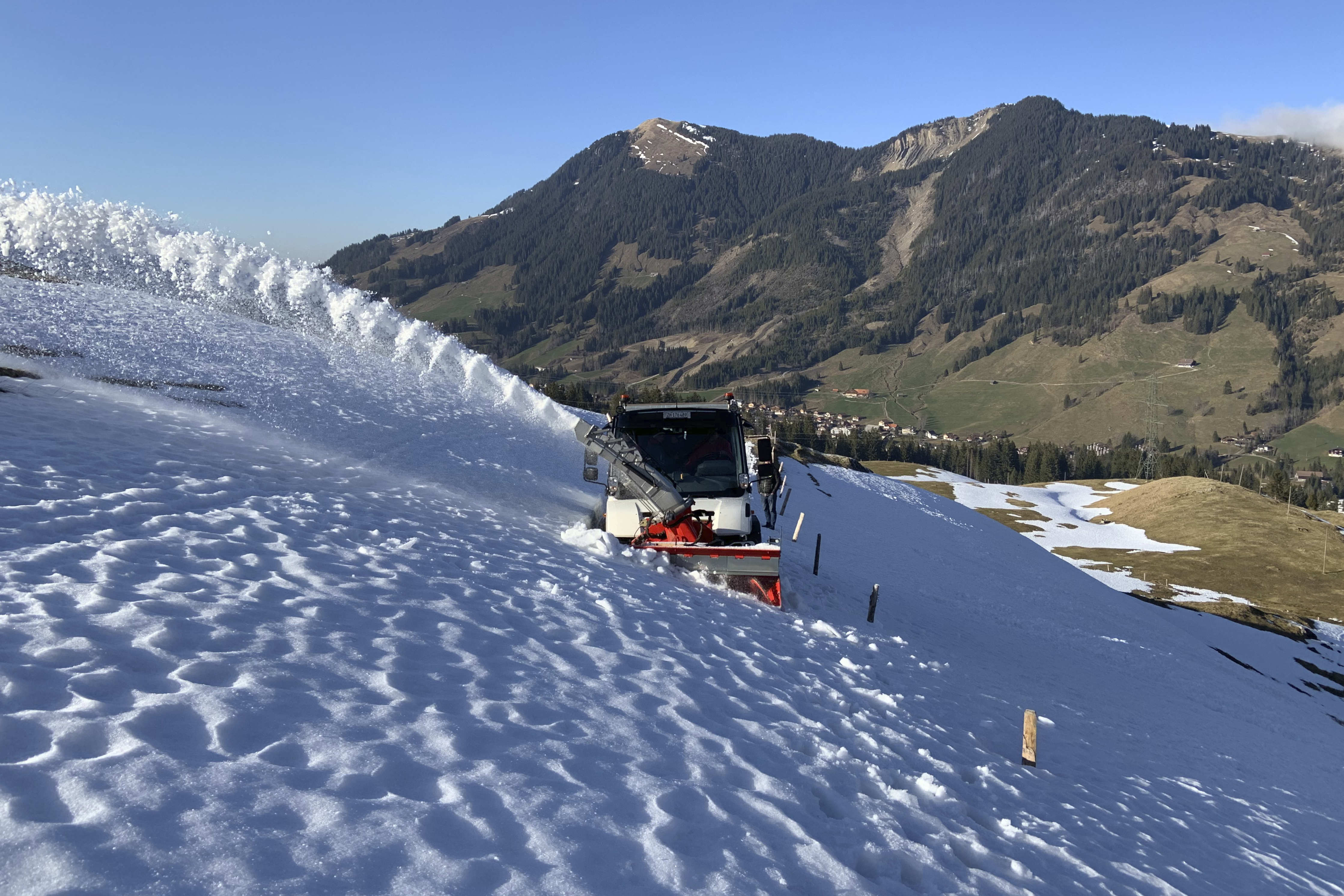 Poussés: Turbo-fraises à neige avec cabine - ZAUGG AG EGGIWIL